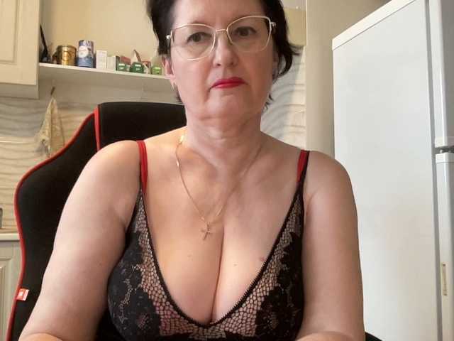 HotMilfPussy's BongaCams show and profile