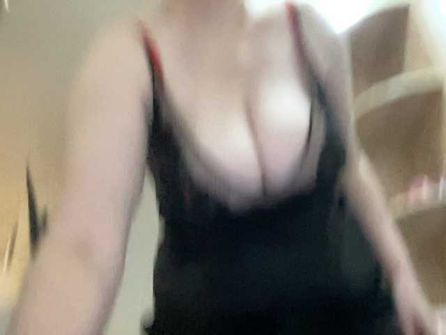 HotMilfPussy's BongaCams show and profile