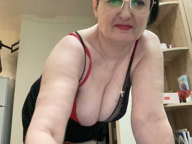 HotMilfPussy's BongaCams show and profile