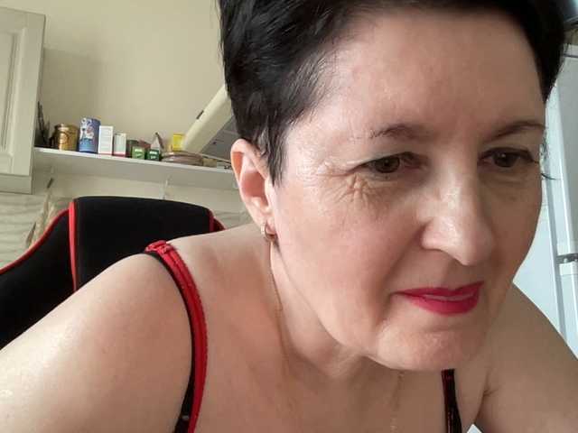 HotMilfPussy's BongaCams show and profile