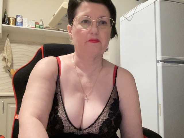 HotMilfPussy's BongaCams show and profile