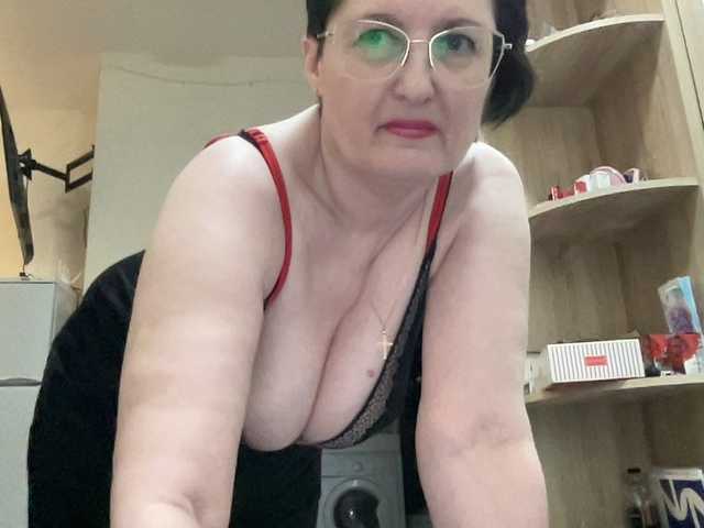 HotMilfPussy's BongaCams show and profile