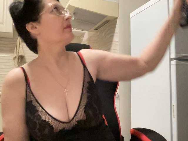 HotMilfPussy's BongaCams show and profile