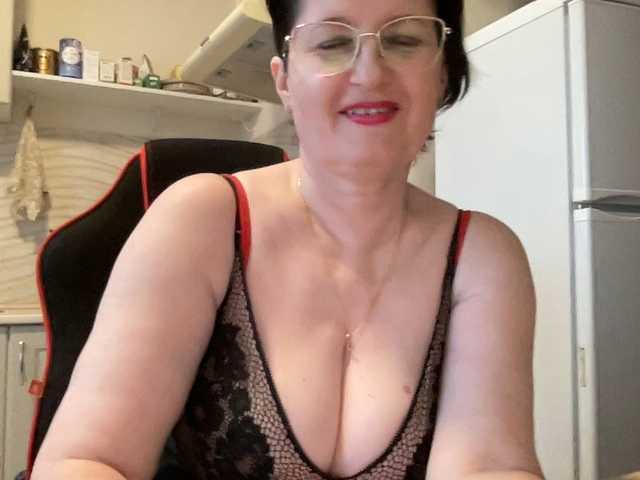HotMilfPussy's BongaCams show and profile