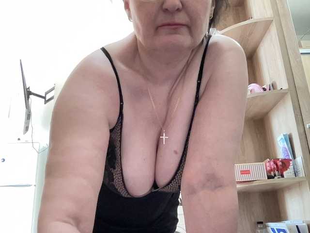 HotMilfPussy's BongaCams show and profile