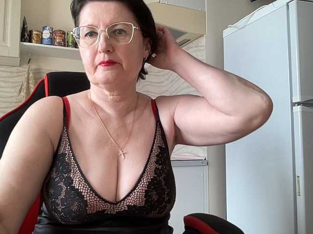HotMilfPussy's BongaCams show and profile