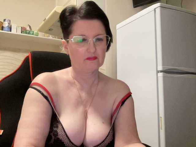 HotMilfPussy's BongaCams show and profile