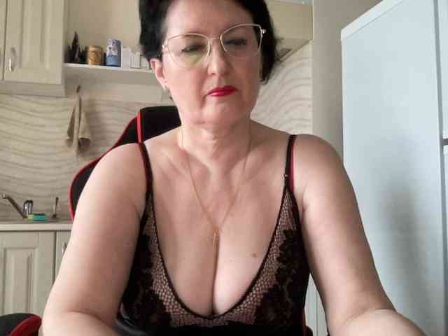 HotMilfPussy webcam