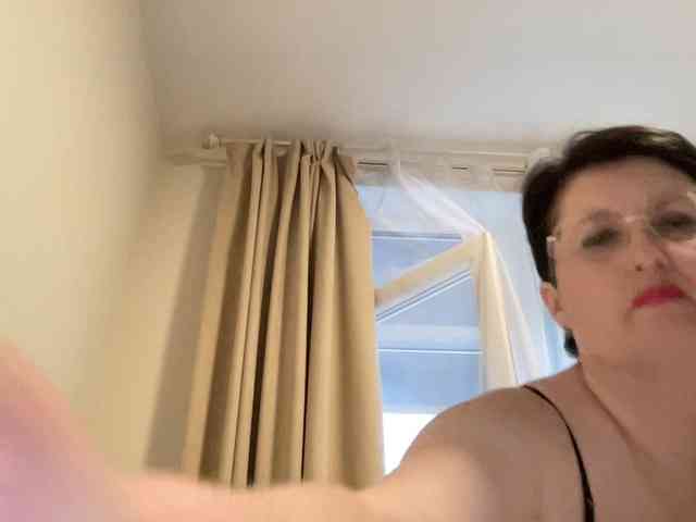 HotMilfPussy webcam