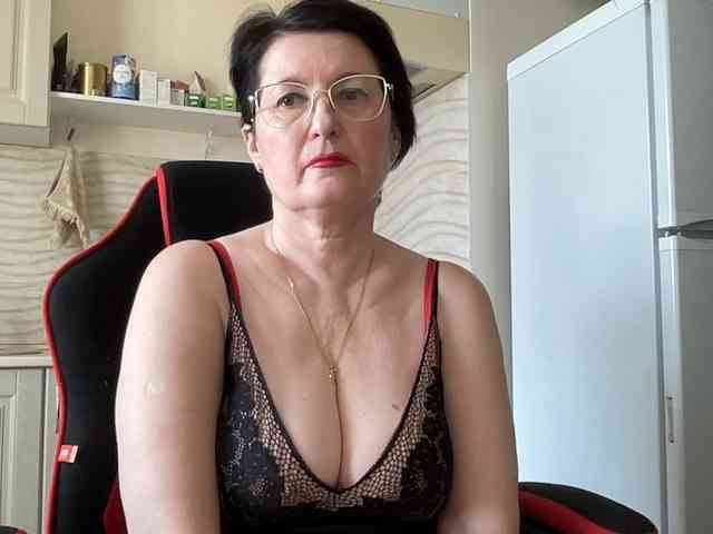 HotMilfPussy webcam