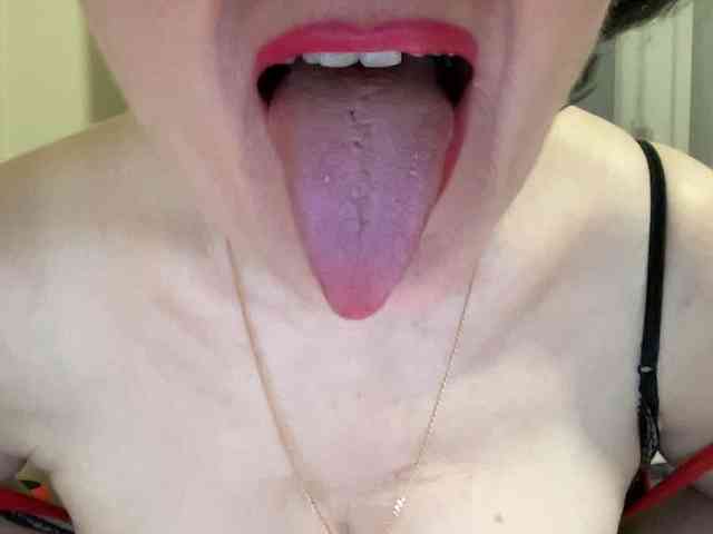 HotMilfPussy webcam