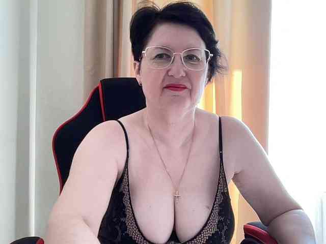 HotMilfPussy webcam
