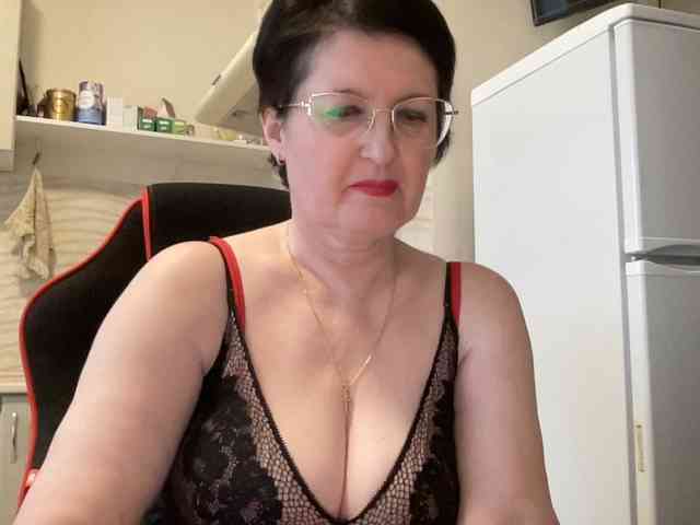 HotMilfPussy webcam