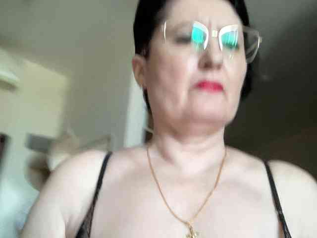 HotMilfPussy webcam