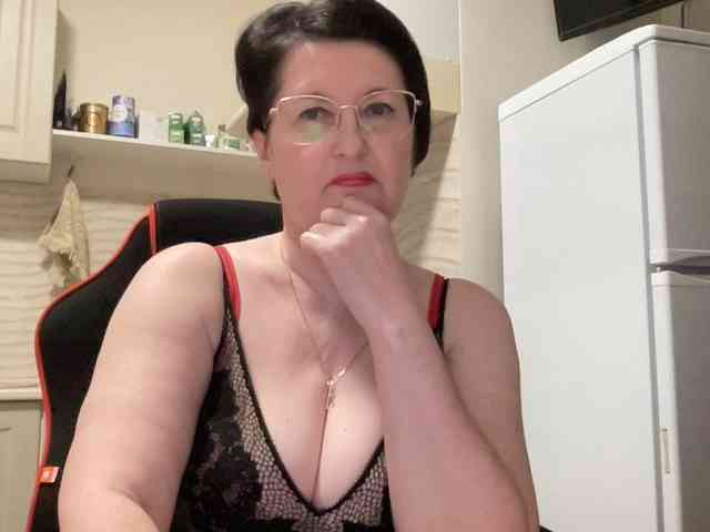 HotMilfPussy webcam