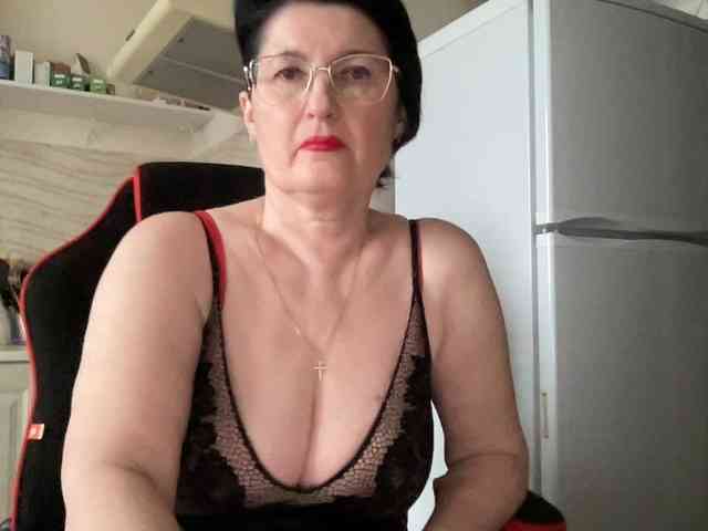 HotMilfPussy webcam