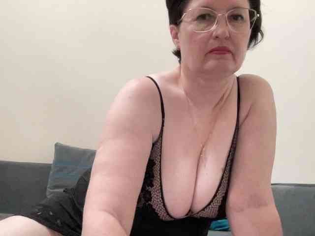HotMilfPussy webcam
