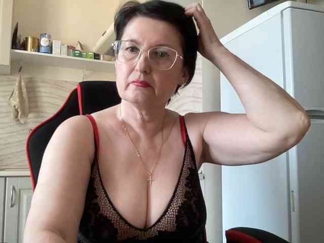 HotMilfPussy webcam