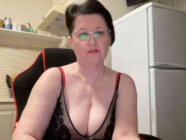 HotMilfPussy webcam
