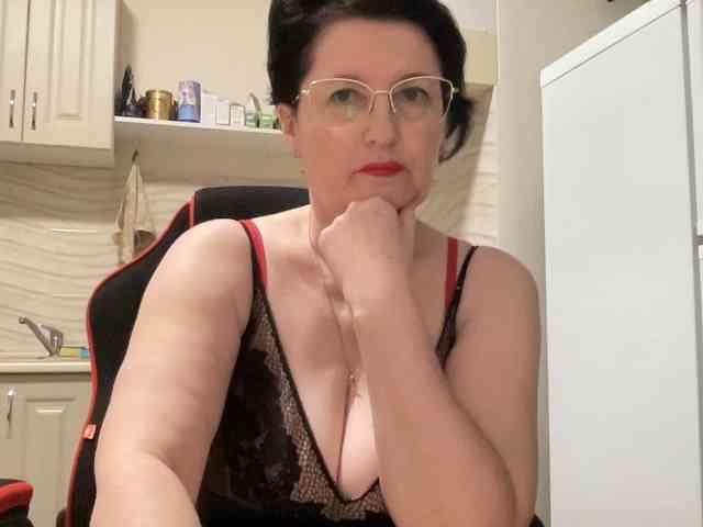 HotMilfPussy webcam