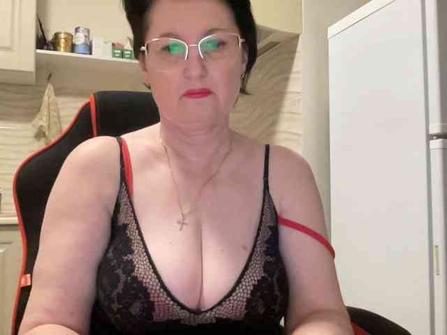 HotMilfPussy webcam