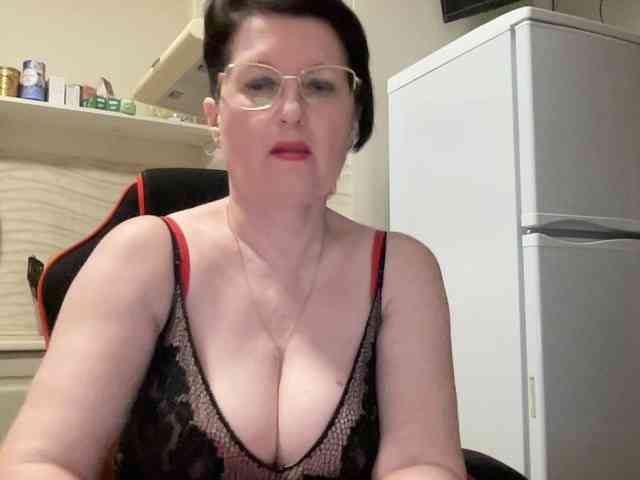 HotMilfPussy webcam
