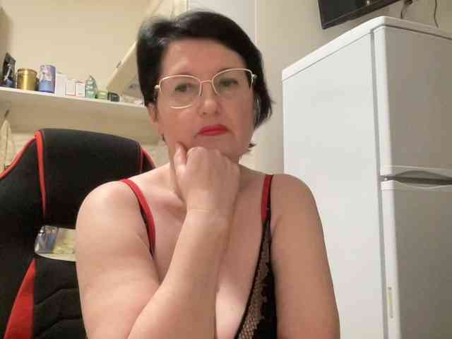 HotMilfPussy webcam