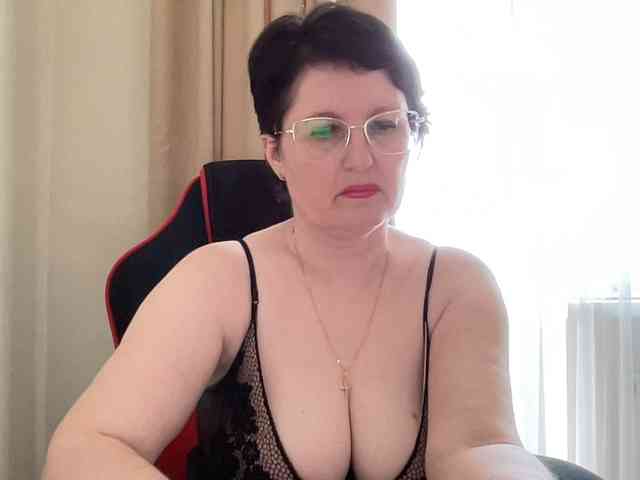 HotMilfPussy webcam