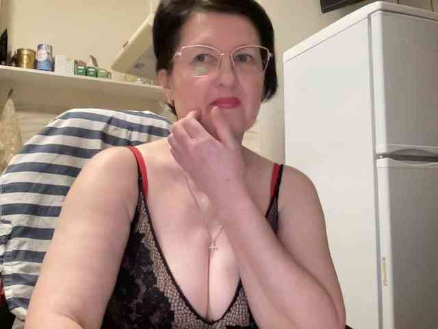 HotMilfPussy webcam