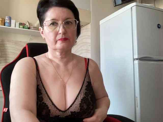 HotMilfPussy webcam