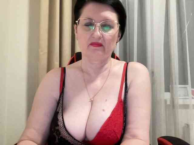 HotMilfPussy webcam