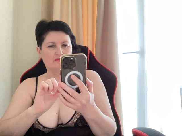 HotMilfPussy webcam
