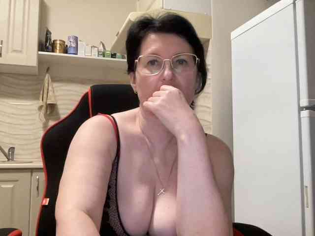 HotMilfPussy webcam