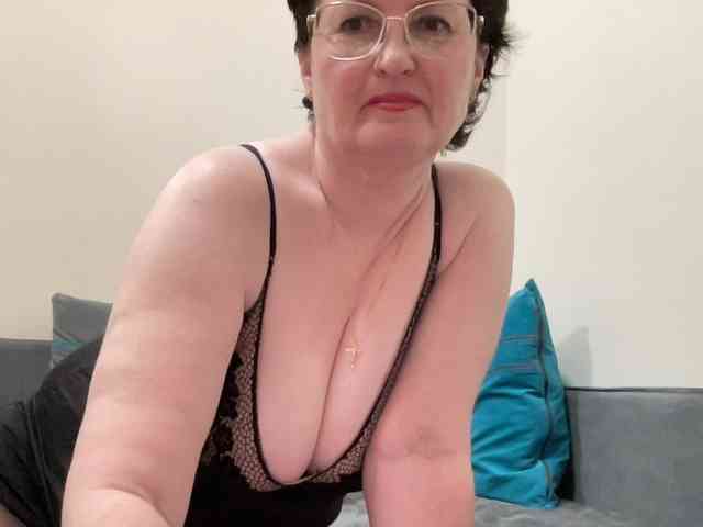 HotMilfPussy webcam