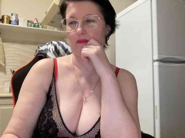HotMilfPussy webcam