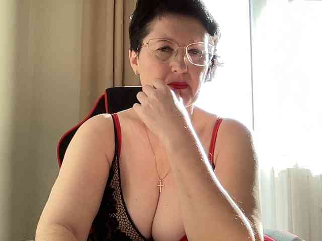 HotMilfPussy webcam