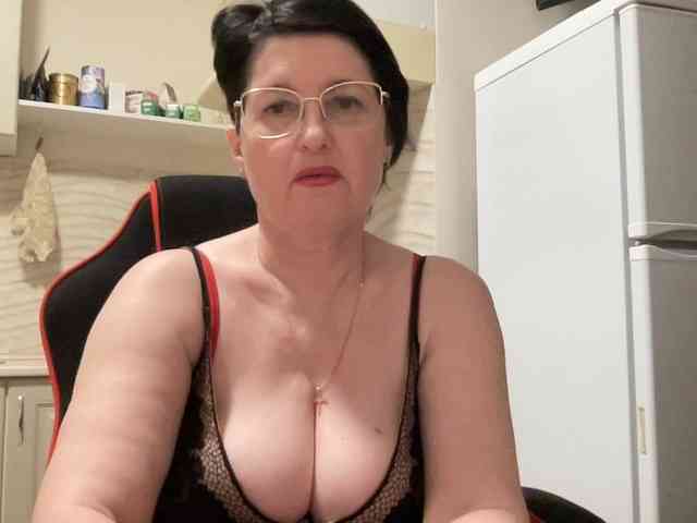 HotMilfPussy webcam
