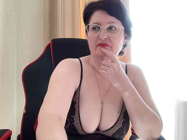 HotMilfPussy webcam