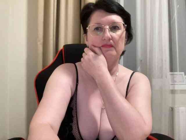 HotMilfPussy webcam