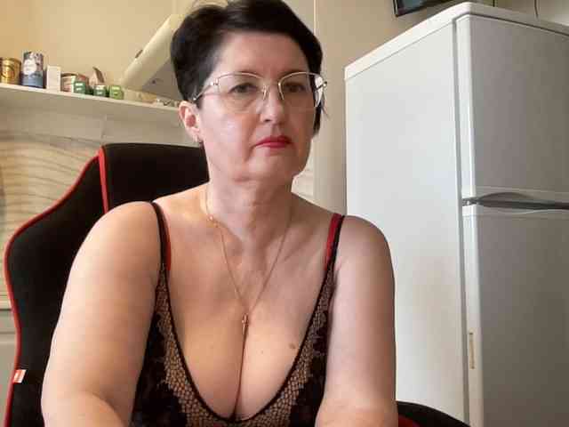 HotMilfPussy webcam