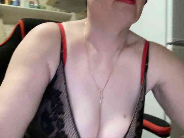 HotMilfPussy webcam