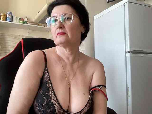 HotMilfPussy webcam