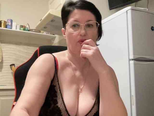 HotMilfPussy webcam