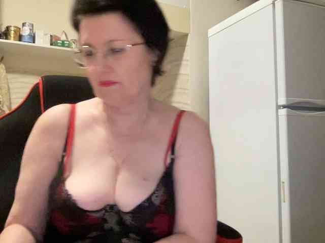 HotMilfPussy webcam