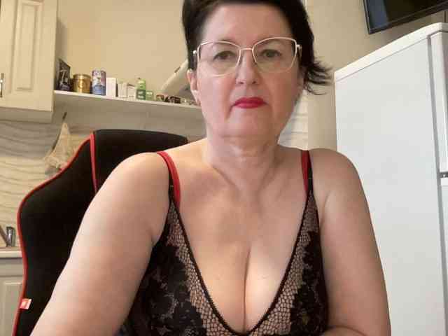 HotMilfPussy webcam