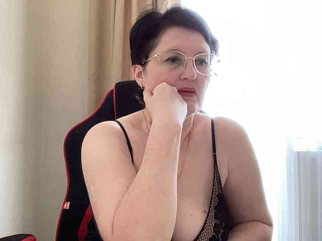 HotMilfPussy webcam