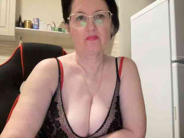 HotMilfPussy webcam