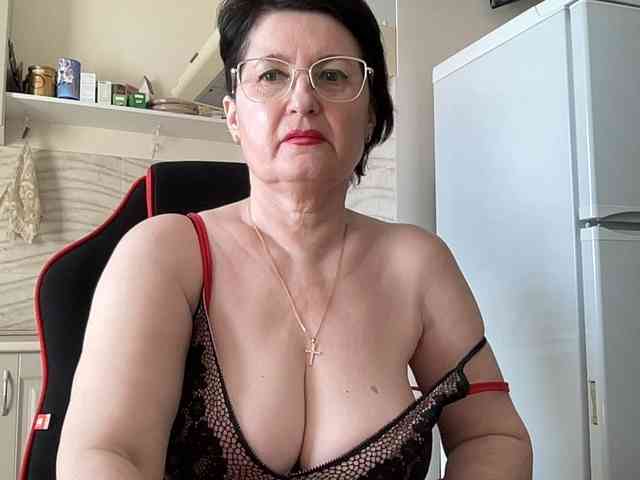HotMilfPussy webcam