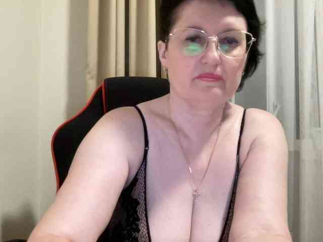 HotMilfPussy webcam