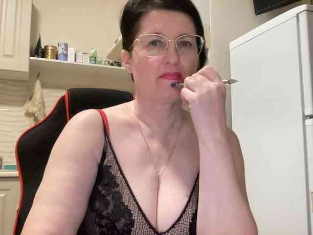 HotMilfPussy webcam